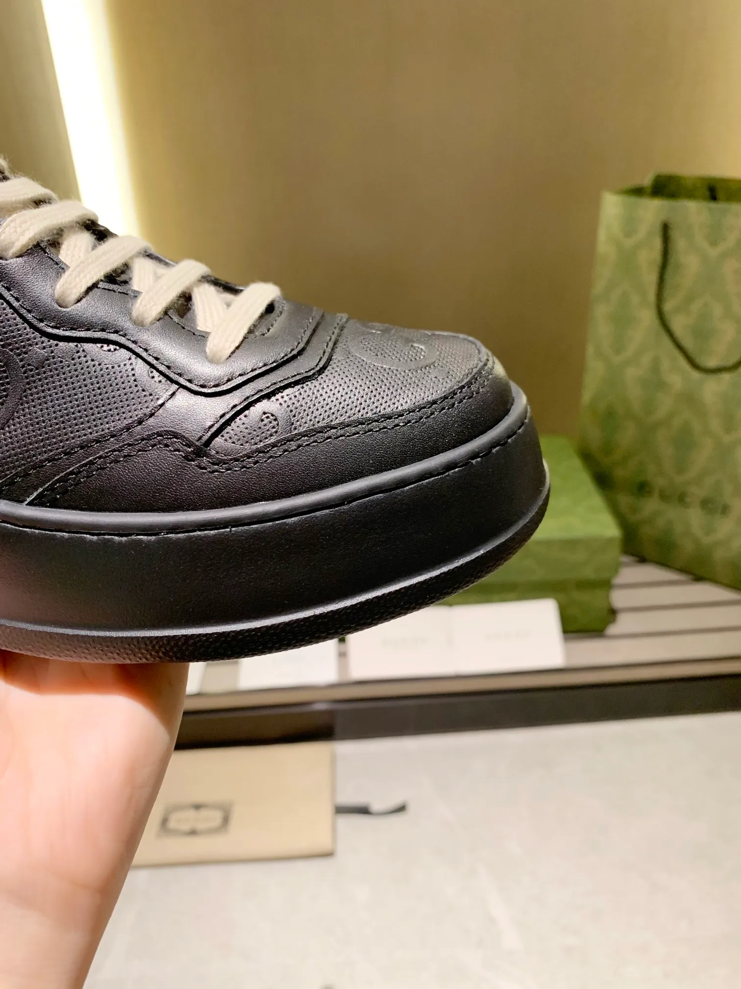 👟👟Ex-factory price 560👟👟 Men's size +10 Gucci2022 spring and summer new casual sports white shoes, purchasing version of the original version with a one-to-one molded IP light material sole! Upper calfskin, lining calfskin, foot pads calfskin. Complete purchasing version. Code number: female 35-40#, male 39-44# (45 customized)